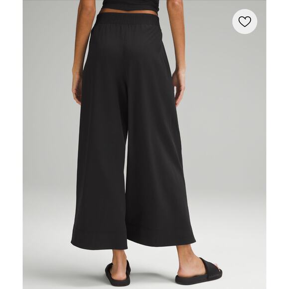lululemon - Stretch Woven High-Rise Wide-Leg Cropped Pant - XL - Picture 3 of 12